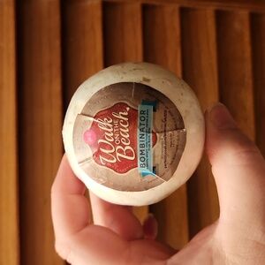 Rare item! Perfectly Posh bath bomb